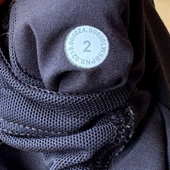 Lululemon On the Fly 7/8 pant in Black Size 2 - Picture 6 of 6